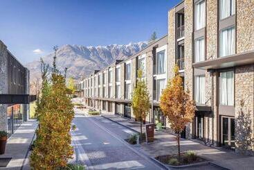 هتل Doubletree By Hilton Queenstown