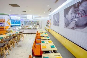 Harris Hotel And Conventions Kelapa Gading Jakarta