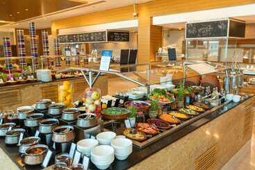 هتل Hilton Doha