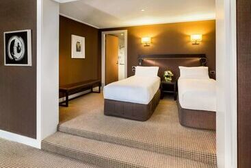 בית מלון כפרי Hilton Queenstown Resort & Spa