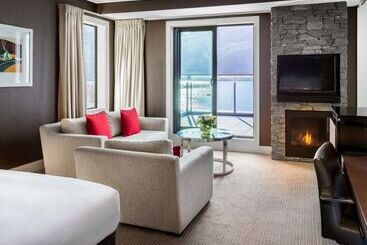 בית מלון כפרי Hilton Queenstown Resort & Spa