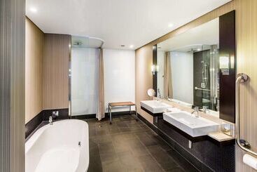 בית מלון כפרי Hilton Queenstown Resort & Spa