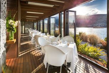 בית מלון כפרי Hilton Queenstown Resort & Spa