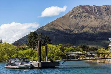 בית מלון כפרי Hilton Queenstown Resort & Spa