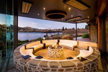 בית מלון כפרי Hilton Queenstown Resort & Spa
