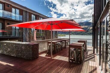 בית מלון כפרי Hilton Queenstown Resort & Spa