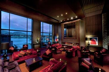 בית מלון כפרי Hilton Queenstown Resort & Spa