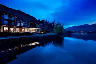 בית מלון כפרי Hilton Queenstown Resort & Spa