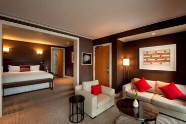 בית מלון כפרי Hilton Queenstown Resort & Spa