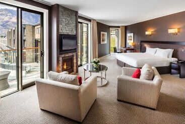 בית מלון כפרי Hilton Queenstown Resort & Spa