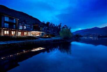בית מלון כפרי Hilton Queenstown Resort & Spa