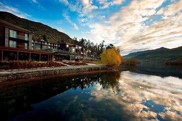 בית מלון כפרי Hilton Queenstown Resort & Spa