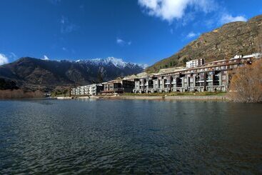 בית מלון כפרי Hilton Queenstown Resort & Spa