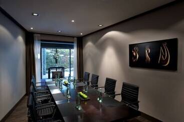 בית מלון כפרי Hilton Queenstown Resort & Spa