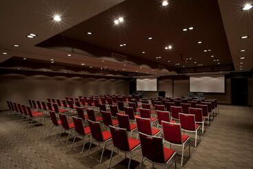 בית מלון כפרי Hilton Queenstown Resort & Spa