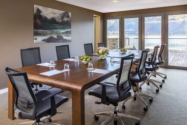 בית מלון כפרי Hilton Queenstown Resort & Spa
