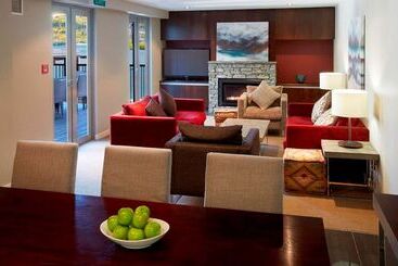 בית מלון כפרי Hilton Queenstown Resort & Spa