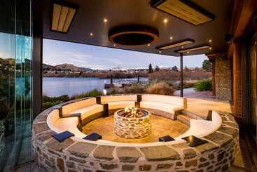 בית מלון כפרי Hilton Queenstown Resort & Spa