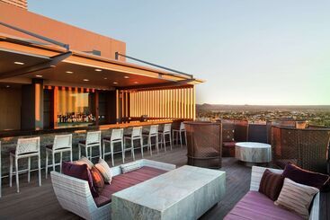 هتل Hilton Windhoek