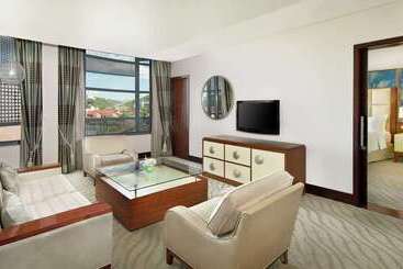 هتل Hilton Windhoek