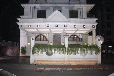 هتل Karl Residency