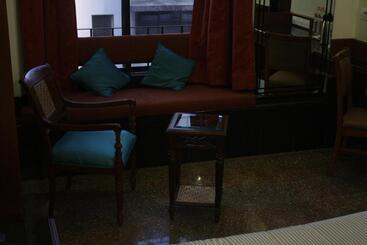 هتل Karl Residency