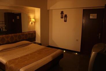 هتل Karl Residency