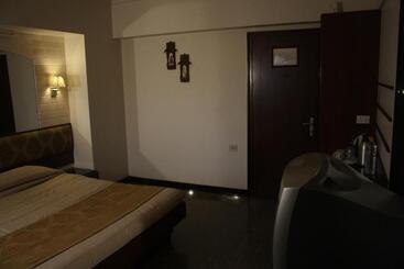 هتل Karl Residency