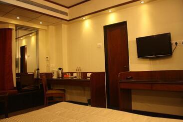هتل Karl Residency