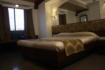 هتل Karl Residency
