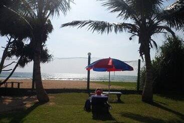 هتل Laya Beach
