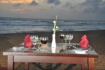 هتل Laya Beach