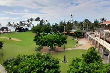 هتل Laya Beach
