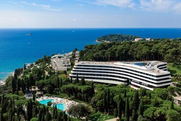 Lone Hotel By Maistra Collection