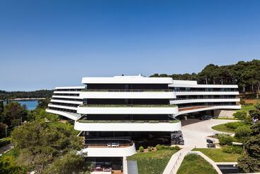 Lone Hotel By Maistra Collection