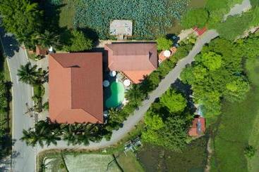 هتل Mai Chau Lodge