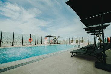 هتل Malaga Nostrum Airport