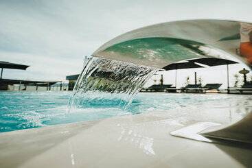 هتل Malaga Nostrum Airport