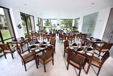 هتل Mandara Resort Mirissa