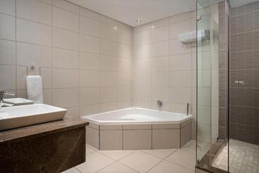 Premier Hotel East London Icc