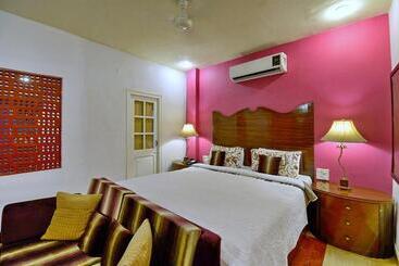 هتل Ranjit S Svaasa Amritsar