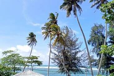 هتل Reef Garden Polhena