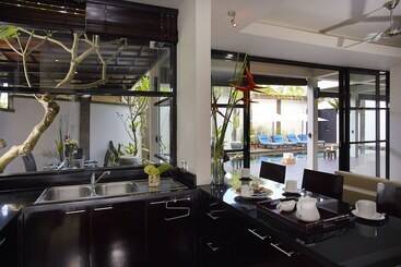 هتل Temple Hill Residence Villa