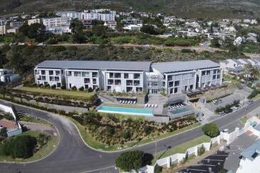 هتل The Crystal Apartments