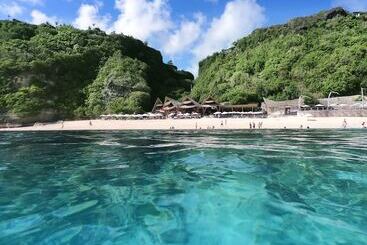 هتل The Ungasan Clifftop Resort