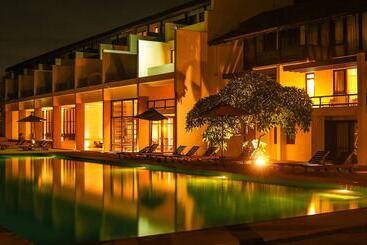 استراحتگاه Grand Beach