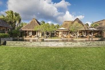Shanti Maurice Resort & Spa