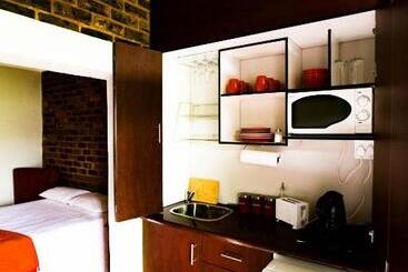 هاستل Inyameko Bnb