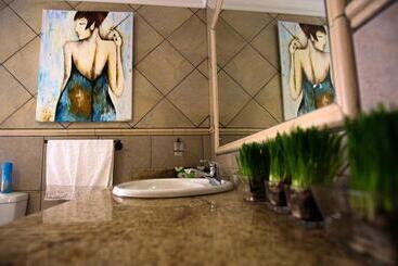 هاستل Inyameko Bnb