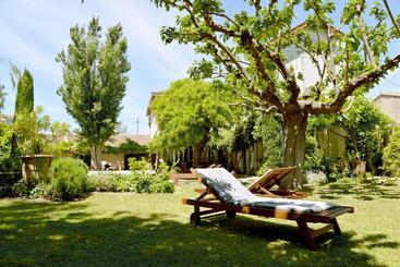 تختخواب و صبحانه Maison Piloni